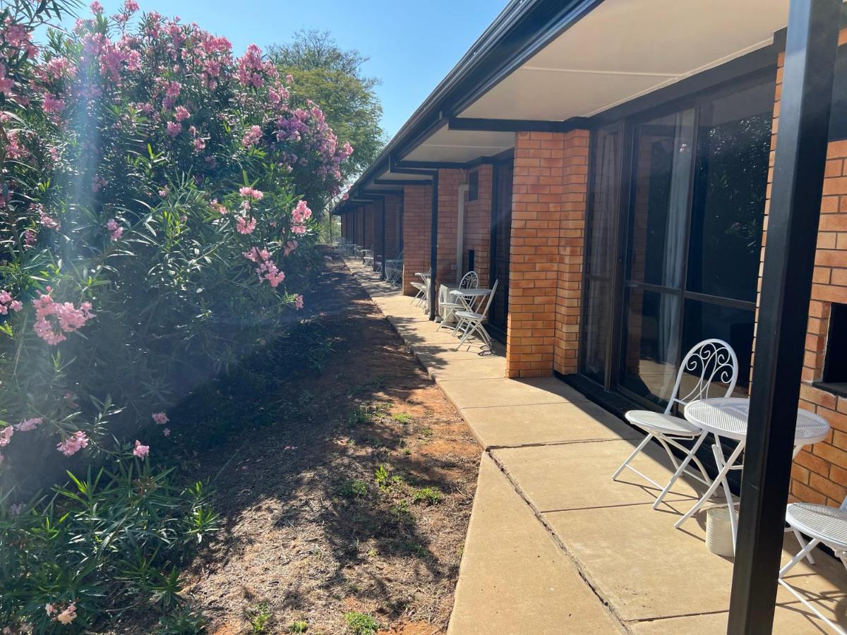 Jumbuck Motor Inn - Pool - Pet Friendly Section - King Beds Longreach Exterior foto