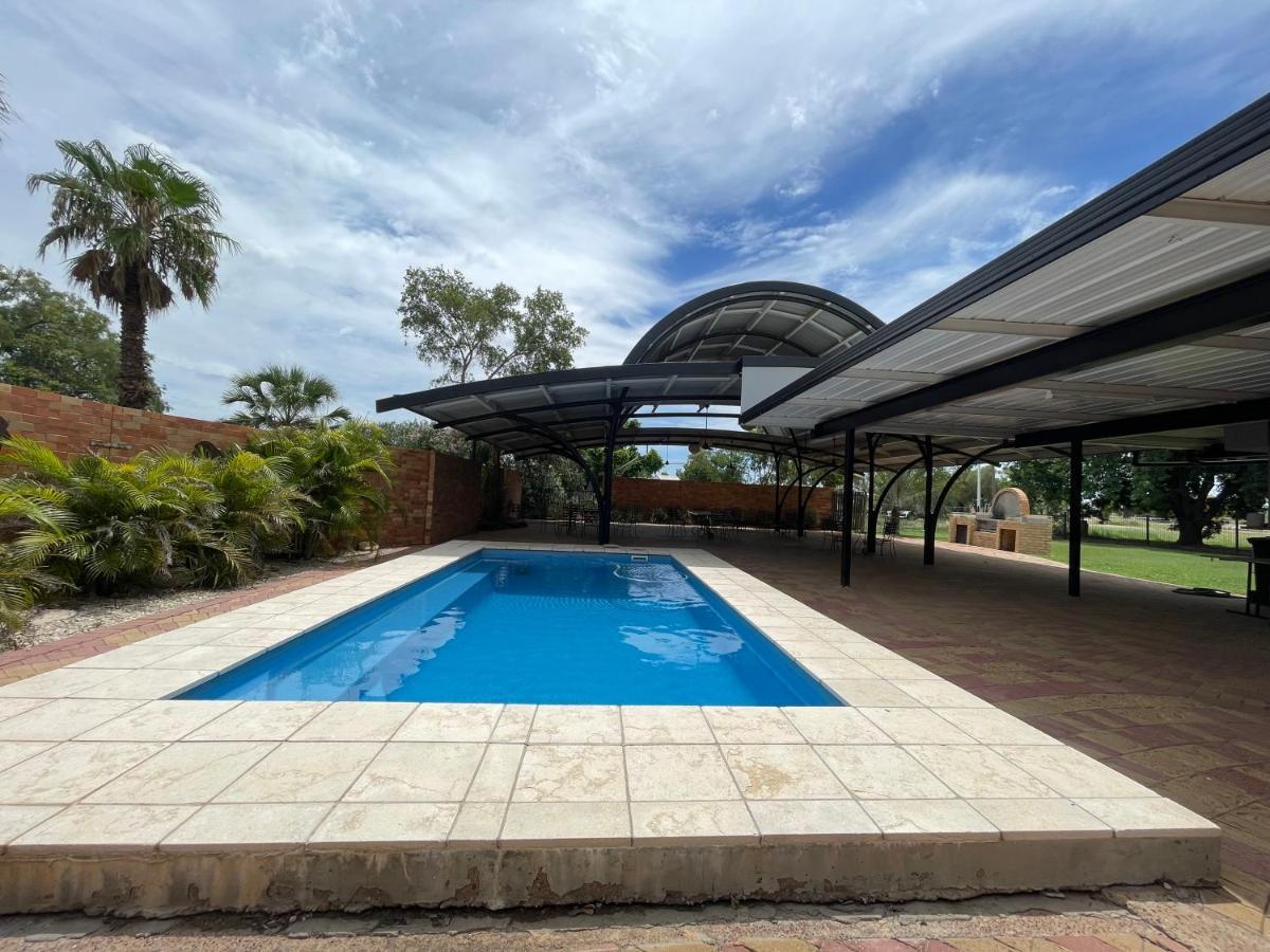 Jumbuck Motor Inn - Pool - Pet Friendly Section - King Beds Longreach Exterior foto